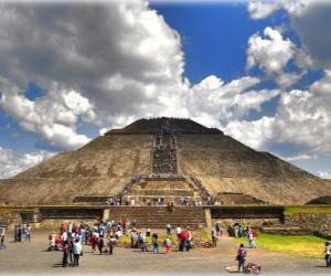 Puzzle Πυραμίδα του Ήλιου, το μεγαλύτερο κτίριο στον αρχαιολογικό πόλη του Teotihuacan, Μεξικό